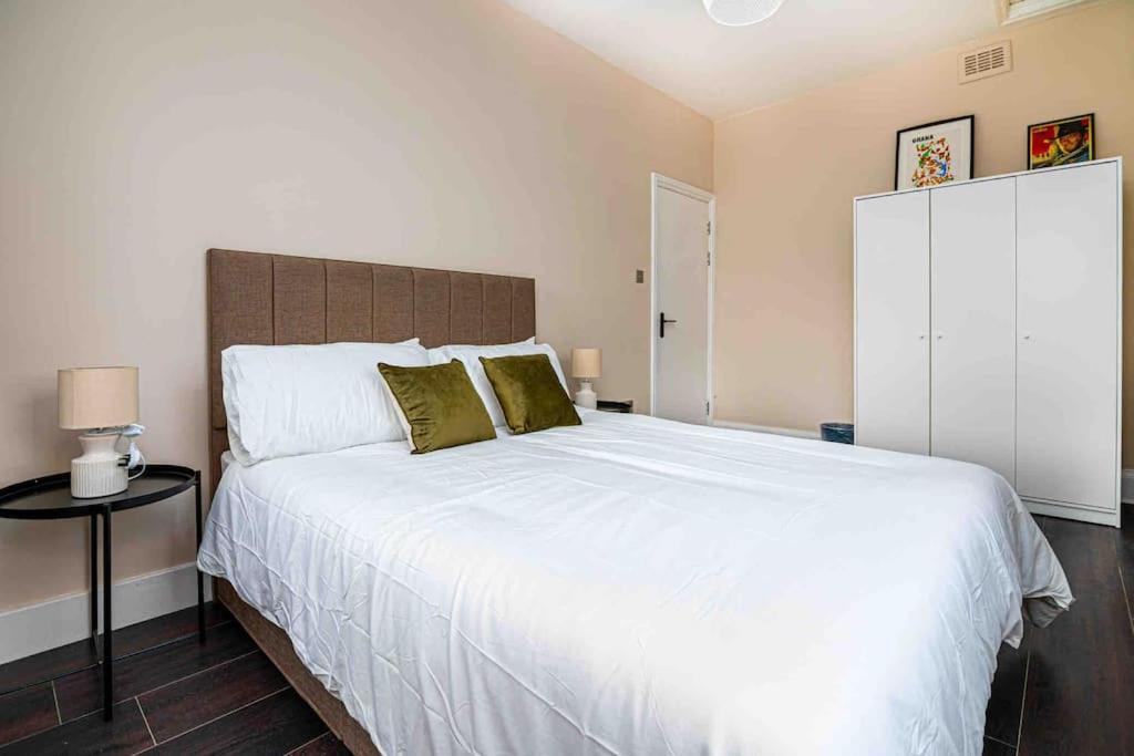 Cosy 2 Bed Flat In East * Londra